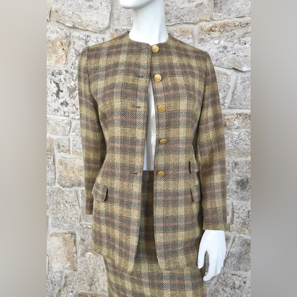 Beautiful Vintage Salvatore Ferragamo 80s 90s Plaid Wool Skirt Suit Gold Buttons - Picture 7 of 16
